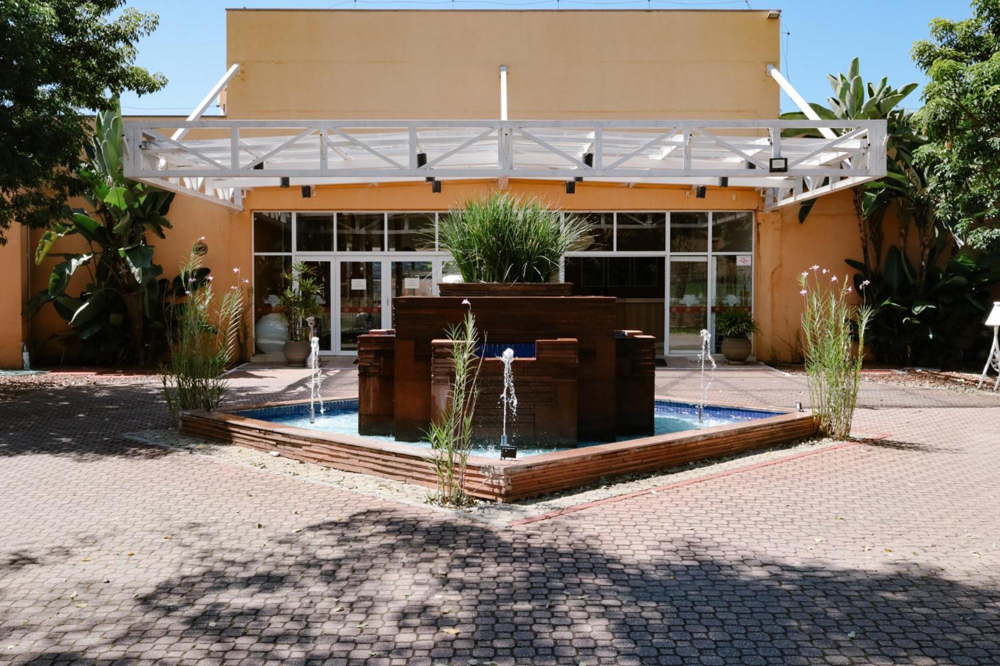 Отель Carlton Plaza Baoba Таубате Экстерьер фото